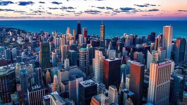 Top 10 Cheapest Cities to Visit in the US That Don't Break Your Budget 7 Chicago, Illinois