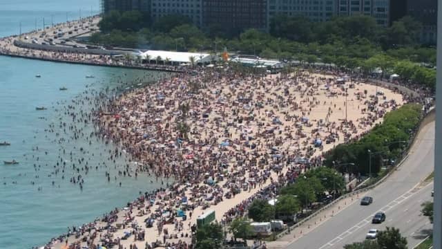 Top 10 Most Beautiful Beaches In The US For A Perfect Vacation And Leisure 3 Oak Street Beach